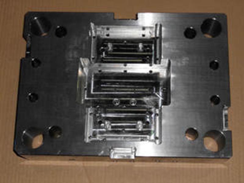 莫力达瓦达精密塑料模-06